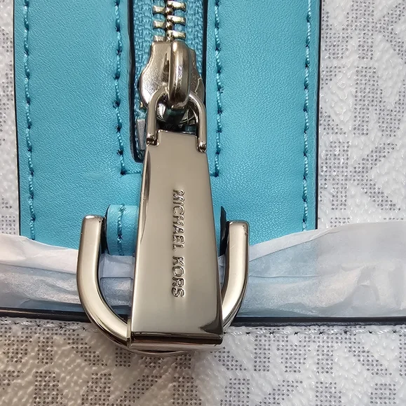 Authentic Michael Kors Weekender Ocean Blue. - Picture 7 of 12